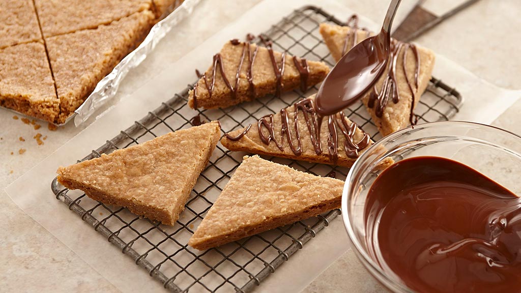 Bake Those Cookies, Pop Those Corks! - cinnamon shortbread cookie