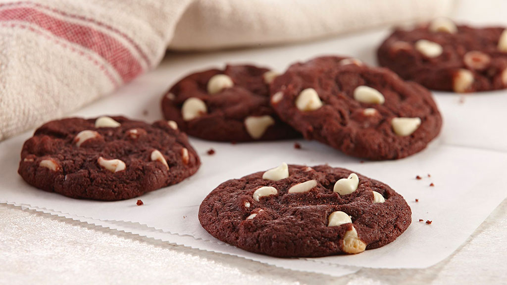 Bake Those Cookies, Pop Those Corks! - red velvet white chocolate chip cookie