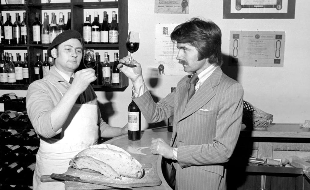 Steven Spurrier (right) at his Parisian wine academy in 1975, put California wines on the map in the famed "Judgement of Paris" tasting