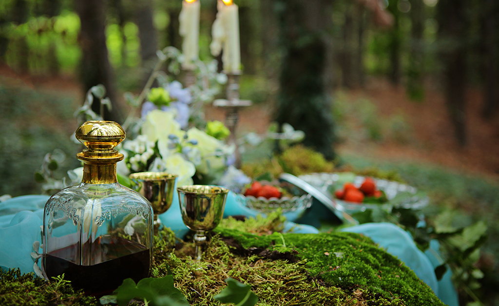 Enchanted Forest Theme Wedding decoration. Plate on the moss, candles,strawberry, flowers. 